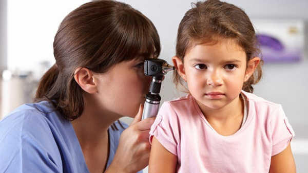 Cách xử lý viêm tai giữa mủ ở trẻ